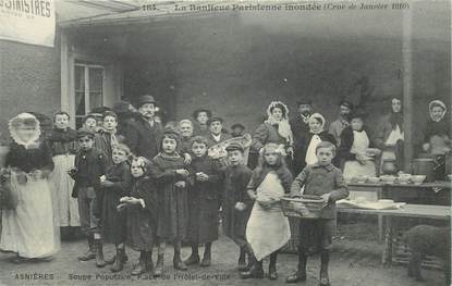 CPA FRANCE 92 "Asnières, la soupe populaire, place de l'Hotel de ville", inondations 1910"