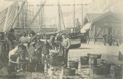 / CPA FRANCE 13 "Marseille, la lavage du poisson"