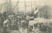 13 Bouch Du Rhone / CPA FRANCE 13 "Marseille, la lavage du poisson"