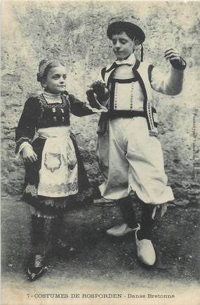 / CPA FRANCE 29 "Costumes de Rosporden, danse Bretonne"