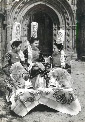 / CPSM FRANCE 29 "Pont l'Abbé, la reine des brodeuses"