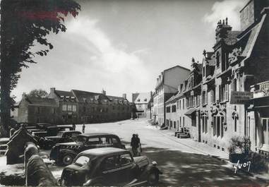 / CPSM FRANCE 29 "Roscoff, place Michel Bouquet "