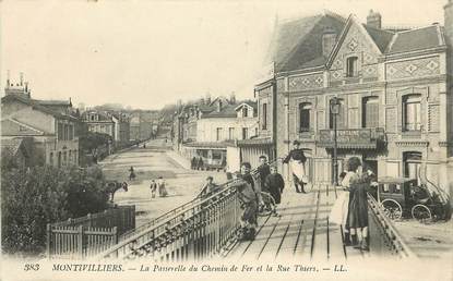 CPA FRANCE 76 "Montivilliers, la passerelle du chemin de fer et la rue Thiers"