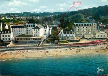 / CPSM FRANCE 29 "Tréboul Douarnenez, la plage des sables Blancs, le centre de Cure Marine"