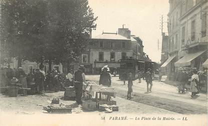 CPA FRANCE 35 "Paramé, la place de la mairie" / TRAMWAY