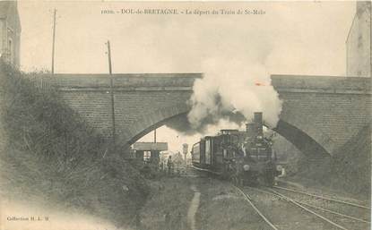 CPA FRANCE 35 "Dol de Bretagne, le départ du train de Saint Malo"