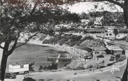 / CPSM FRANCE 83 " Sanary sur Mer, la plage de port Issol "