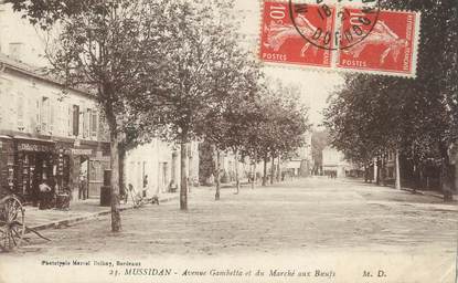 / CPA FRANCE 24 "Mussidan, av Gambetta et marché du boeuf"