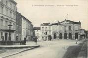 24 Dordogne / CPA FRANCE 24 "Nontron, place de l'hôtel de  ville"
