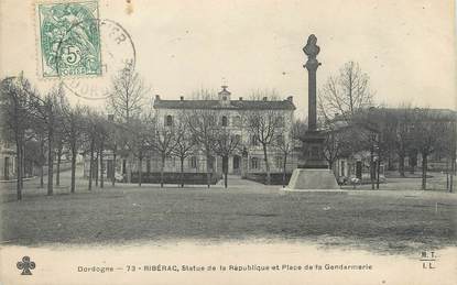 / CPA FRANCE 24 "Riberac, statue de la République et place de la Gendarmerie"