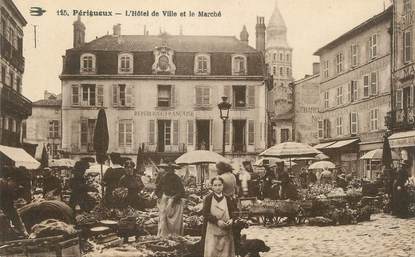 / CPA FRANCE 24 "Périgueux, l'hôtel de ville et le marché"