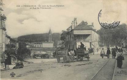 / CPA FRANCE 24 "Périgueux, un coin du cours Fénelon et rue de l'Abreuvoir"