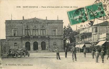 CPA FRANCE 52 "Saint Dizier, Place d'Armes, côté de l'Hotel de Ville"