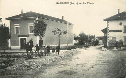 / CPA FRANCE 38 "Sardieu, la place"