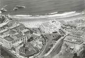 64 PyrÉnÉe Atlantique / CPSM FRANCE 64 "Biarritz, le casino municipal et la grande plage"