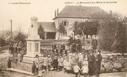 15 Cantal  CPA FRANCE 15 "Guénat, le monument aux morts et les Ecoles"