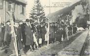 15 Cantal  CPA FRANCE 15 "Le Lioran en hiver, le départ des skieurs à la gare" / TRAIN