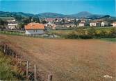 64 PyrÉnÉe Atlantique / CPSM FRANCE 64 "Espelette, vue générale depuis la route de Bayonne"