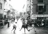 64 PyrÉnÉe Atlantique / CPSM FRANCE 64 "Hasparren, folklore du pays Basque intérerieur, courses de vaches dans les rues"