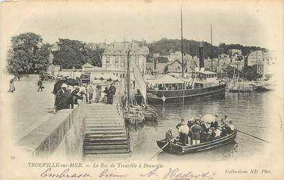 CPA FRANCE 14 "Trouville sur Mer, le bac de Trouville à Deauville"