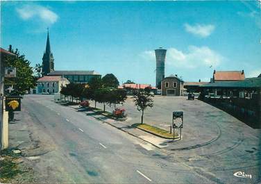 / CPSM FRANCE 64 "Garlin, place du Marcadieu"