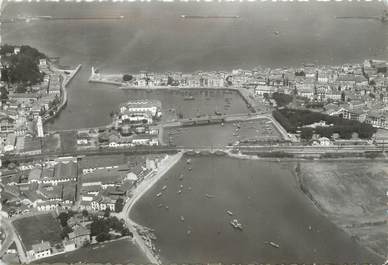 / CPSM FRANCE 64 "Saint Jean de Luz, le port, vue aérienne"