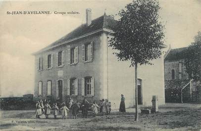 / CPA FRANCE 38 "Saint Jean d'Avelanne, groupe scolaire"