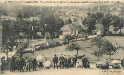 / CPA FRANCE 38 "Saint Geoire en Valdaine, vue générale et départ de la course motocycliste"