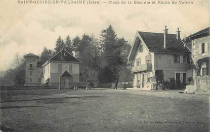 / CPA FRANCE 38 "Saint Geoire en Valdaine, place de la bascule et route de Voiron"