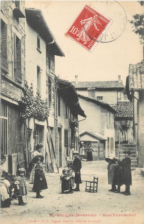 / CPA FRANCE 38 "Saint Jean du Bournay, rue Ferrachet"