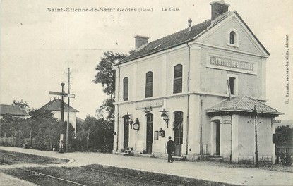 / CPA FRANCE 38 "Saint Etienne de Saint Geoirs, la gare"