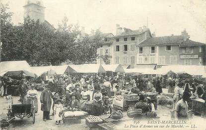 / CPA FRANCE 38 "Saint Marcellin, la place d'Armes un jour de marché "