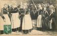 CPA FRANCE 29 "Environs de Quimper, Pardon de la Clarté, costumes de Quimper et de Pont l'Abbé"