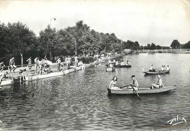 / CPSM FRANCE 65 "Hôpital psychiatrique de Lannemezan, le lac en été"