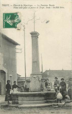 / CPA FRANCE 38 "Trept, place de la République" / FONTAINE