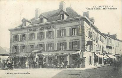 / CPA FRANCE 38 "La Tour du Pin, grand hôtel et rue centrale"