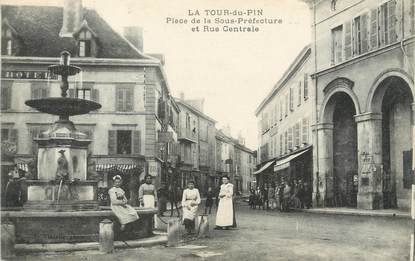 / CPA FRANCE 38 "La Tour du Pin, place de la Sous préfecture et rue centrale"