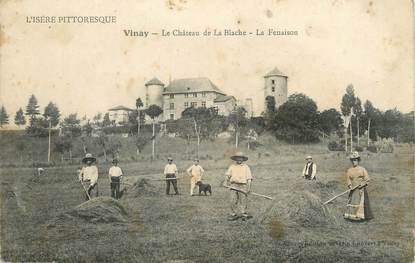 / CPA FRANCE 38 "Vinay, le château de La Blache, la fenaison"