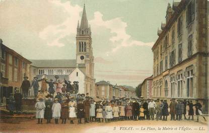 / CPA FRANCE 38 "Vinay, la place, la mairie et l'église"