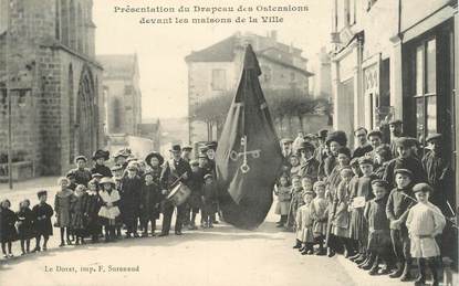 CPA FRANCE 87 "Le Dorat, Présentation du Drapeau des Ostensions devant les maisons de la ville"
