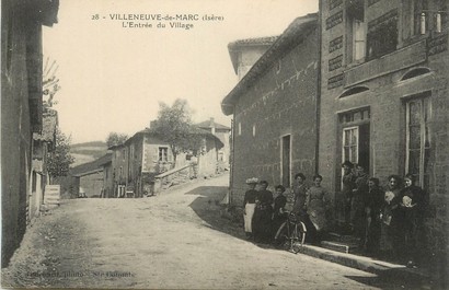 / CPA FRANCE 38 "Villeneuve de Marc, l'entrée du village"