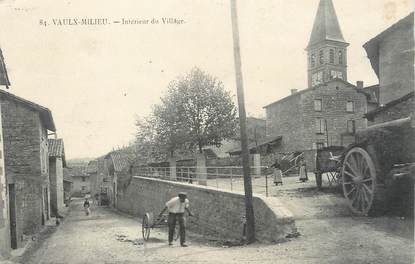 / CPA FRANCE 38 "Vaulx Milieu, intérieur du village "