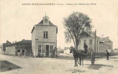 CPA FRANCE 86 "Saint Jean de Sauves, place de l'Hotel de ville"