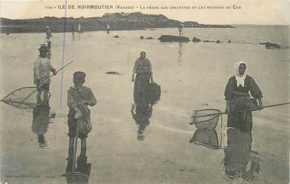 CPA FRANCE 85 "Ile de Noirmoutier, la Pêche aux crevettes et les Rochers du Cob"
