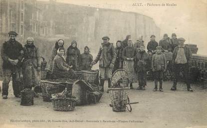 CPA FRANCE 80 "Ault Onival, les pêcheurs de moules"