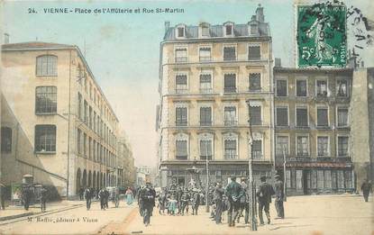 / CPA FRANCE 38 "Vienne, place de l'Affûterie et rue Saint Martin"