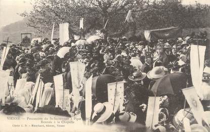 / CPA FRANCE 38 "Vienne, procession du Saint Sacrement à Pipet"