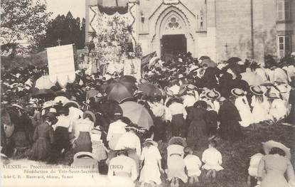 / CPA FRANCE 38 "Vienne, procession du Saint Sacrement"