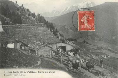 / CPA FRANCE 74 "Les Aravis, sortie du chalet"