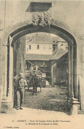 / CPA FRANCE 74 "Annecy, porte de l'ancien hôtel de Mme Chamoisy"